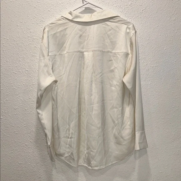 Uniqlo Elegant Cream Button-Up Blouse - Picture 5 of 7